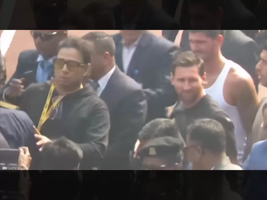 GILA! Pejabat Narsis Rampas Messi dari Fans India, Tiket Rp3,6Jut Cuma 20 Menit! Chaos!